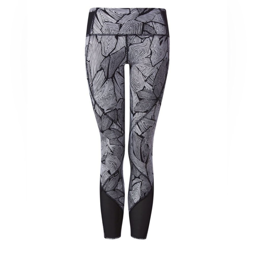 Lululemon Goal Crusher 7/8 Tight
Dottie Tribe White Black